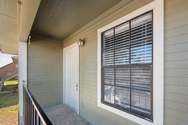 Building Photo - 606 Kings Way Dr