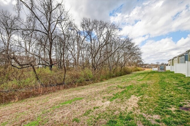 Building Photo - 1085 Duncan St