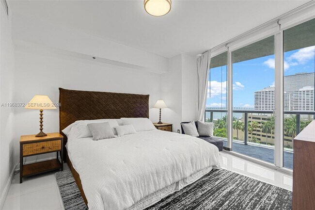 Building Photo - 495 Brickell Ave