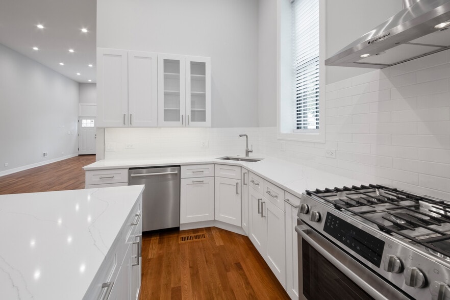 Building Photo - 1339 N Noble St