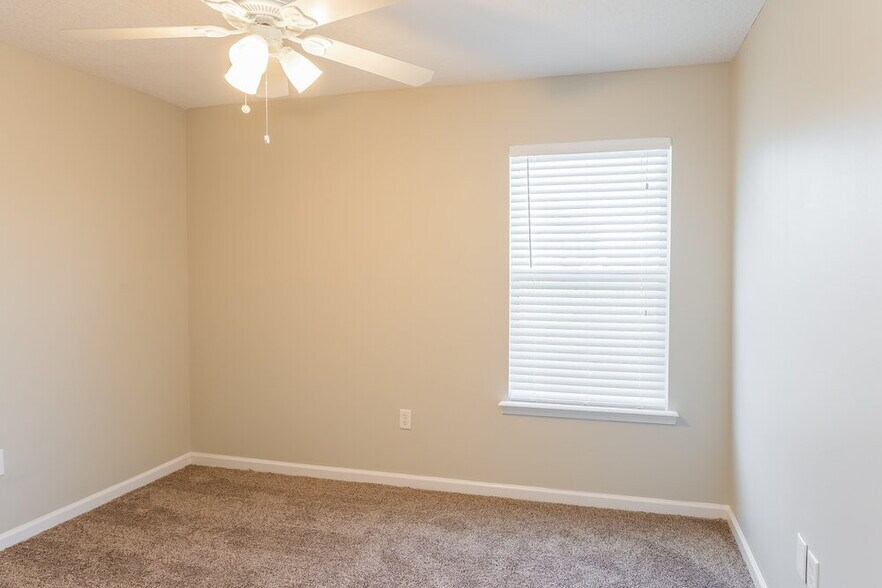 Building Photo - 9373 Prosperity Lake Dr
