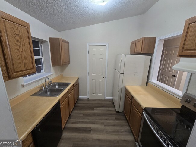 Building Photo - 401 S Ashley St