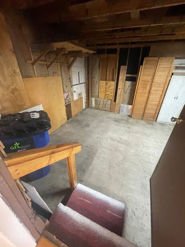 Building Photo - 154 S Los Pinos Dr