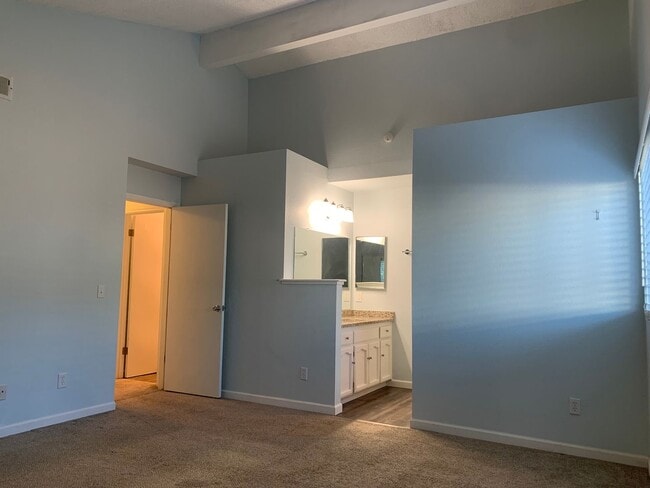 Building Photo - Beautifully Maintained Fairfield Home is A...
