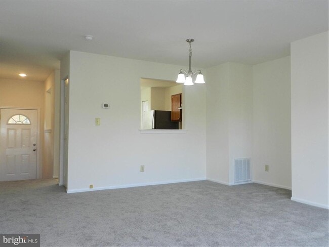 Building Photo - 304 Pinnacle Dr