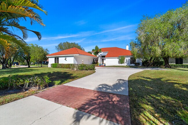 Building Photo - 3000 Conifer Dr