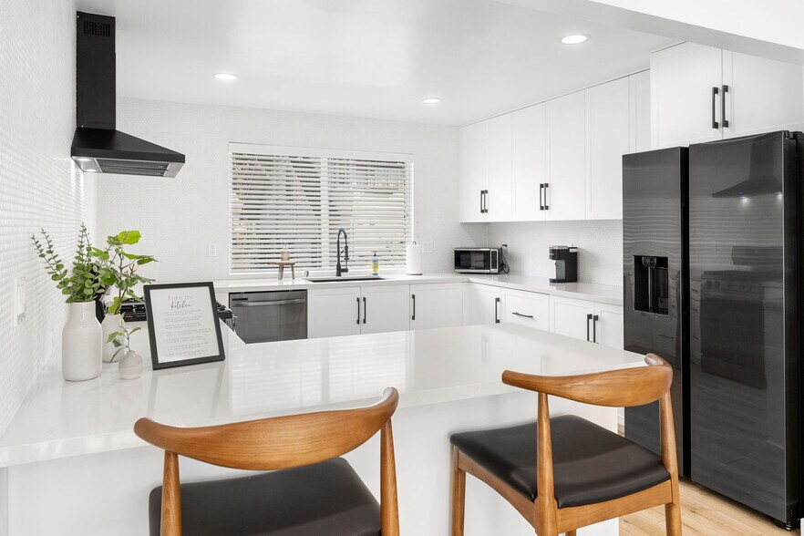 Building Photo - 321 N Gertruda Ave