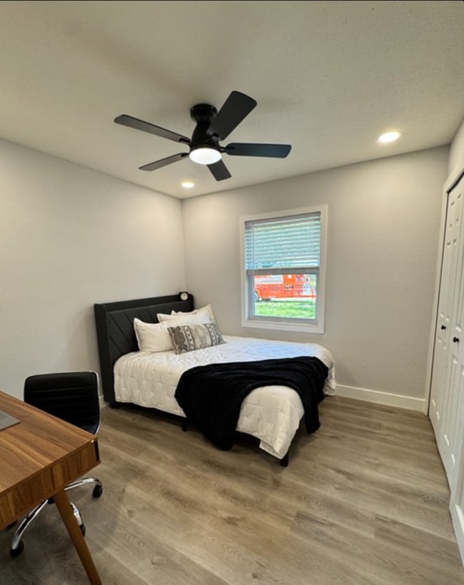 Building Photo - House close to UCF & Valencia with 4 Bedrooms for Students!