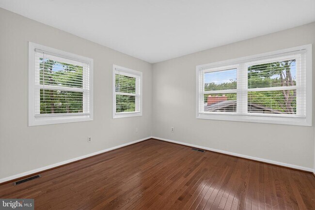 Building Photo - 3149 Southfield Dr