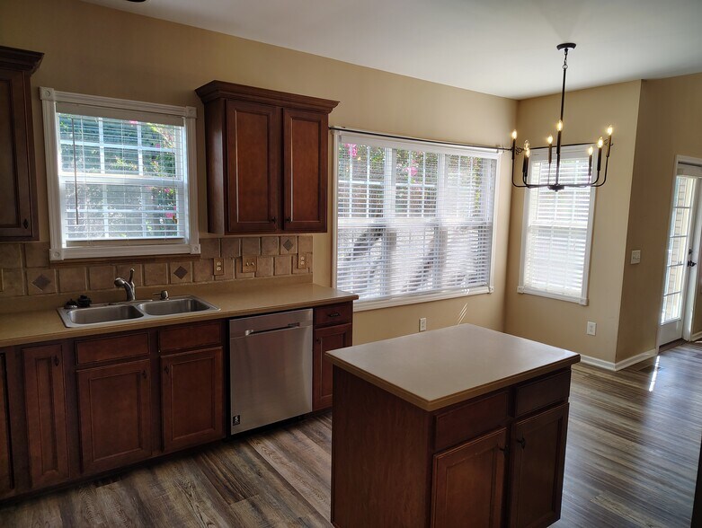 Building Photo - 110 Ruland Cir