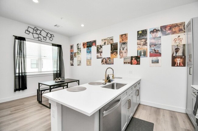 Building Photo - 4610 Indie Hts Ln