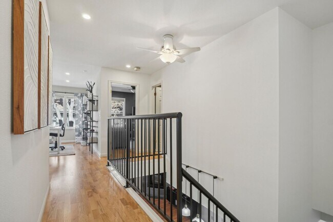 Building Photo - HALF MONTH RENT FREE!!!! GORGEOUS Brick To...