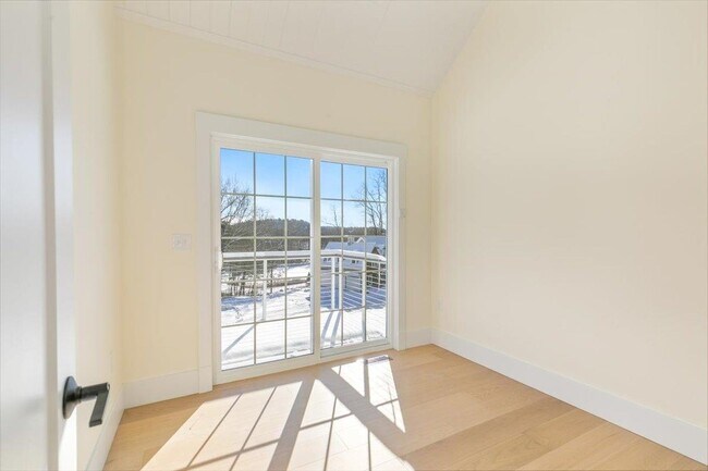 Building Photo - 639 E Broadway