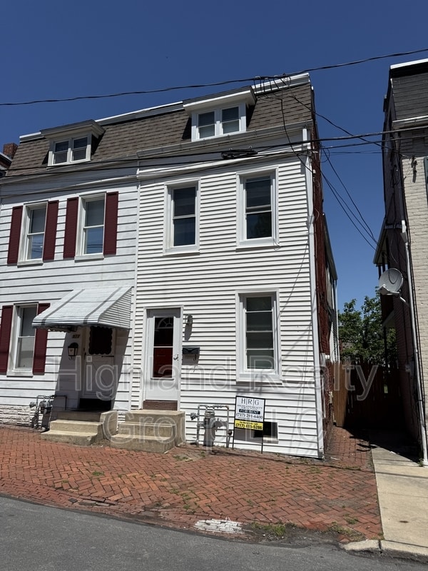 Primary Photo - 913 Blunston St