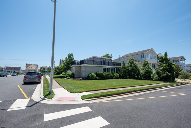 Building Photo - 3201 Bayland Dr