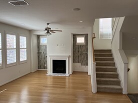 Building Photo - 3336 Chartwell St