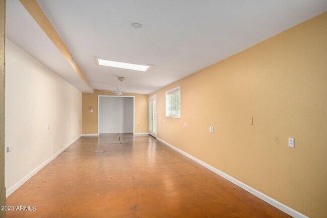 Building Photo - 7340 N 7th Ave