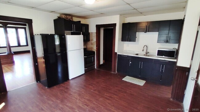 Building Photo - 221 Camp St