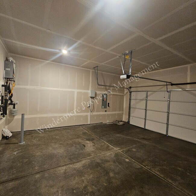 Building Photo - Spacious 4 Bedroom Home with Gas Fireplace, Office Space & 2-Car Garage!