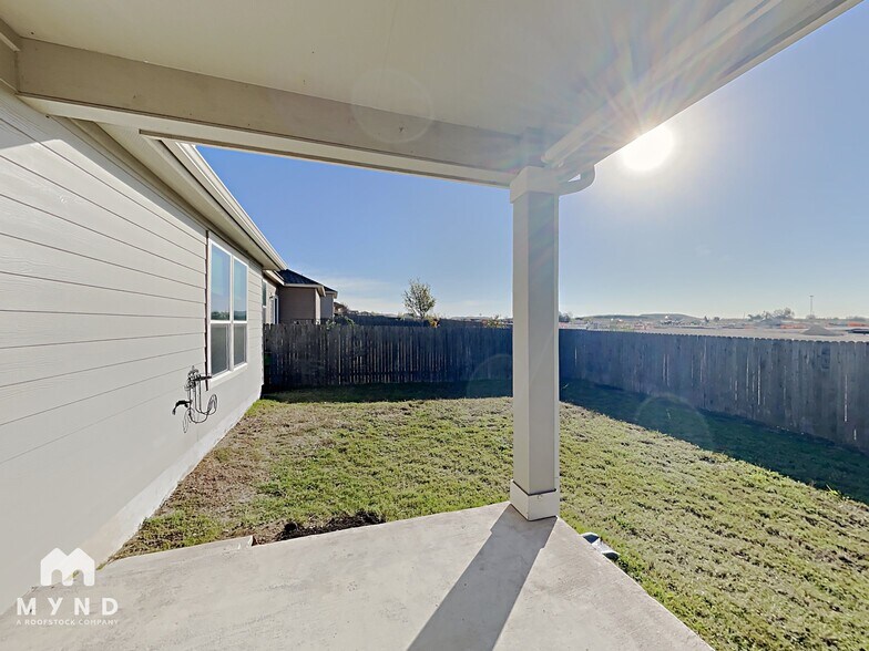 Building Photo - 5805 Sardinia Dr