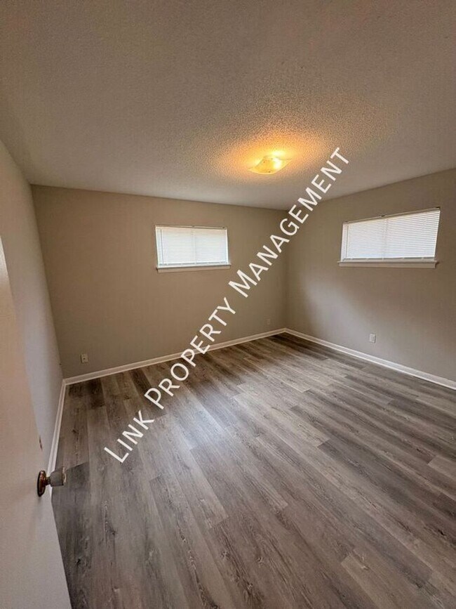 Building Photo - 3403/3405 Gail