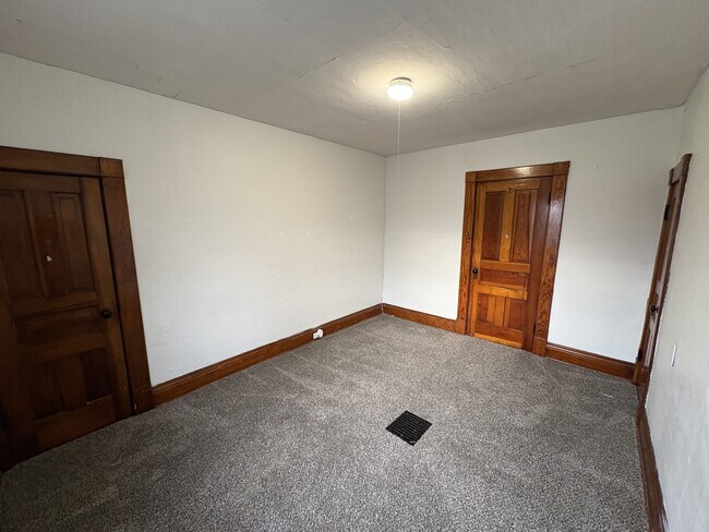 Building Photo - 211 S Morton St