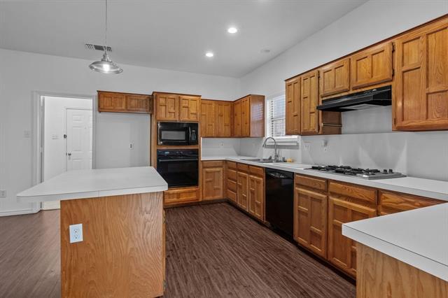 Building Photo - 6814 Silver Lake Dr