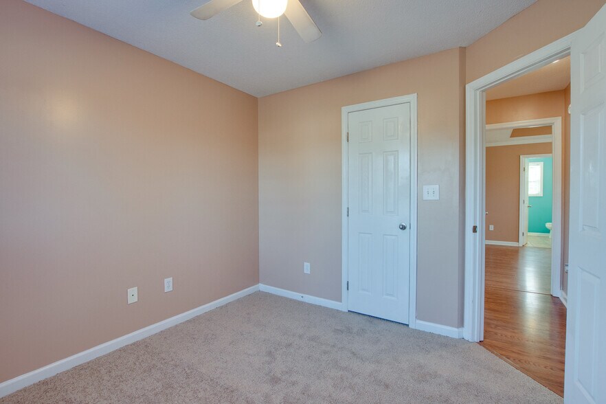 Bed #2 - 104 Willow Green Dr