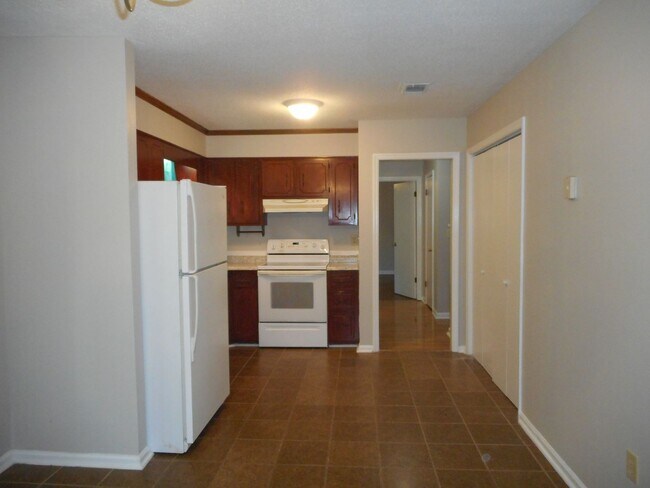 Building Photo - Charming 3BR/2BA Rental in Sand Ridge Neighbourhood