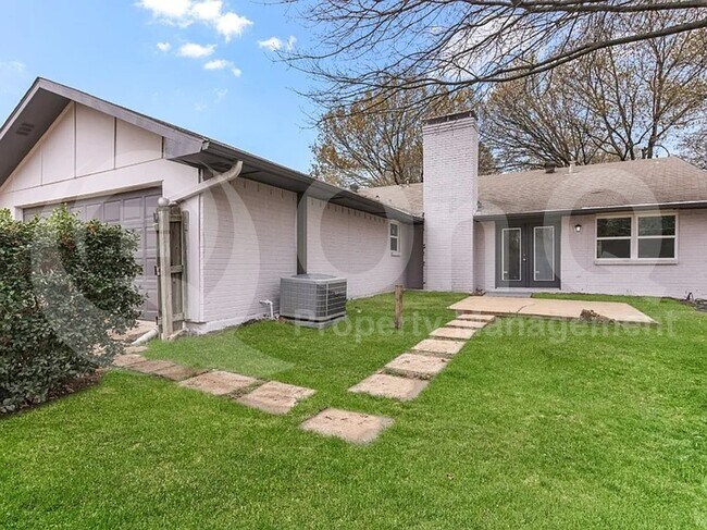 Building Photo - 306 Wildbriar Dr