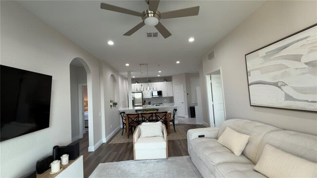 Building Photo - 6466 Cava Alta Dr