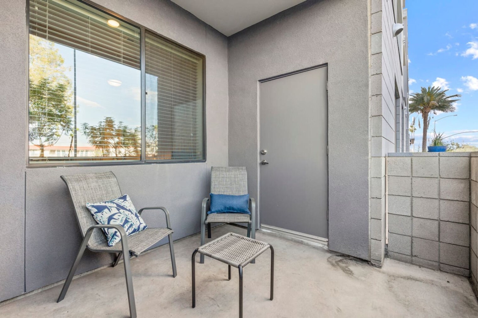 Building Photo - 711 W Broadway Rd