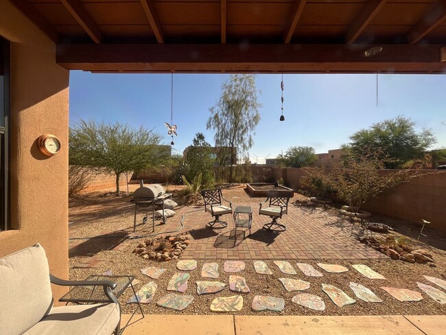 Building Photo - Furnished monthly rental home with long term lease options.