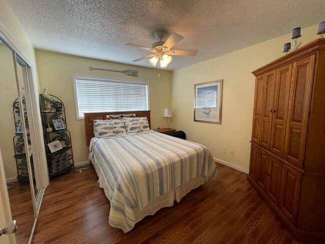 Building Photo - 2100 W Beach Drive