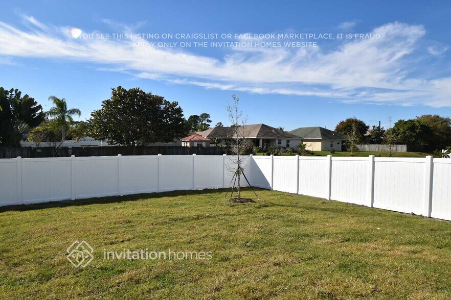 Building Photo - 1650 SW Merchant Ln