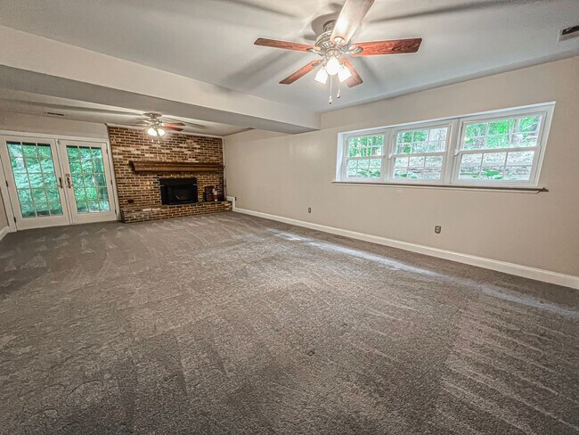 Building Photo - Remarkable Home With Spacious Deck And Det...