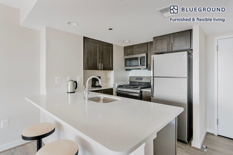 Building Photo - 1200 N Veitch St