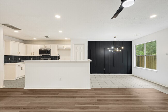 Building Photo - 146 S Walden Elms Cir