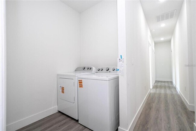 Building Photo - 6671 SW 151 Loop