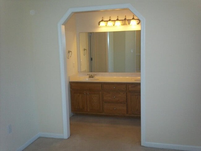 Building Photo - 3411 Landmark Dr