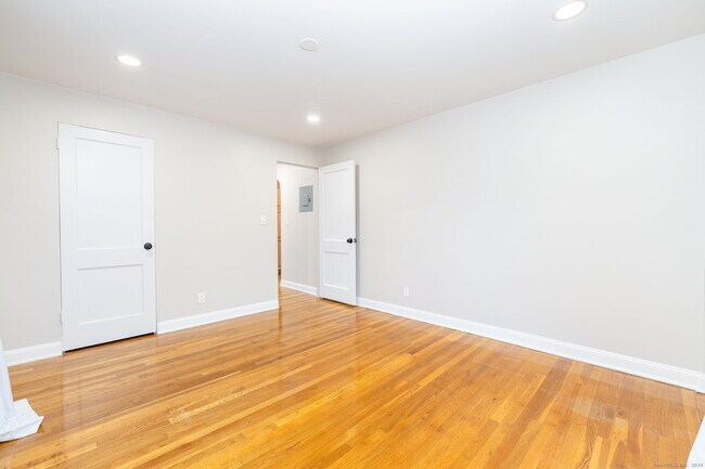 Building Photo - 43 Arnold Way