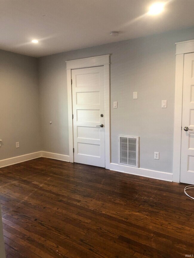 Building Photo - 729 E Hunter Ave