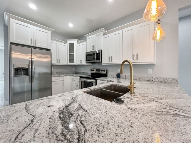 Building Photo - 1703 W Rio Vista Ave