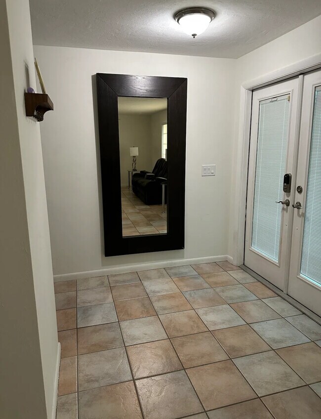 Building Photo - 3537 SE 1st Pl