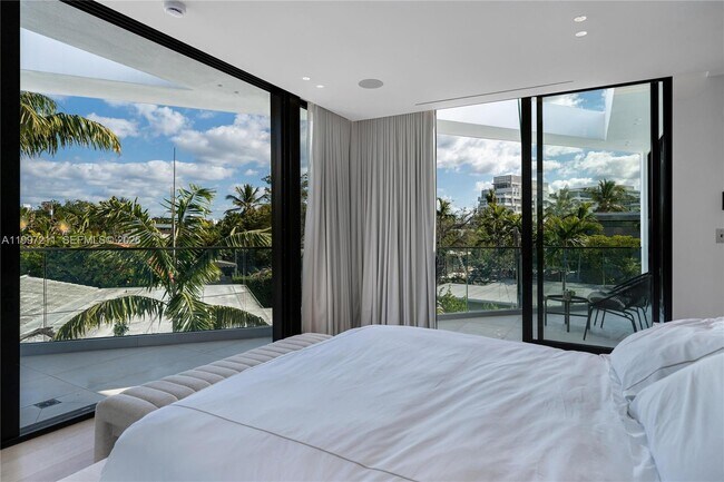 Building Photo - 1045 W 47th Ct