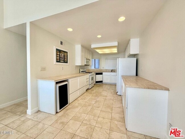 Building Photo - 574 Island View Cir