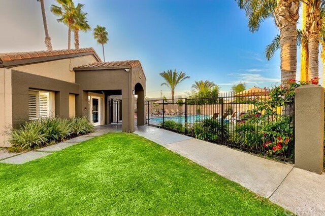 Building Photo - 420 Lake St