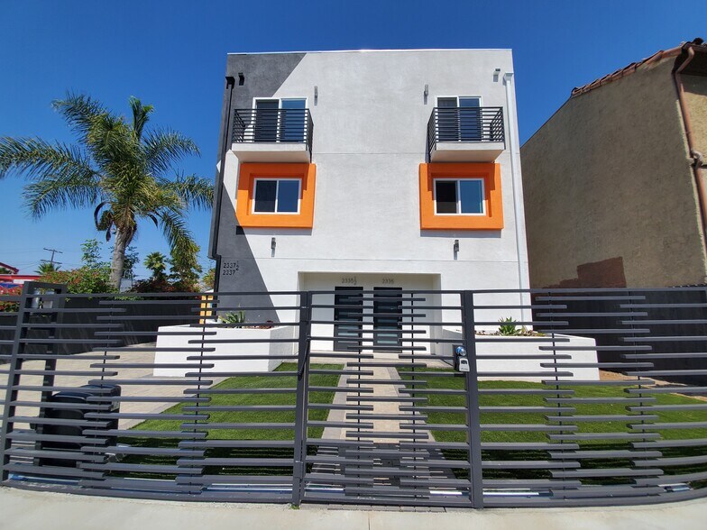 Building Photo - 2335 S Crenshaw Blvd
