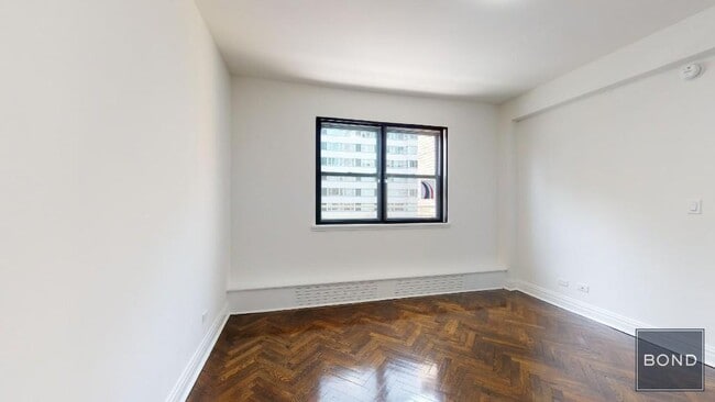 Building Photo - 219 E 69th St