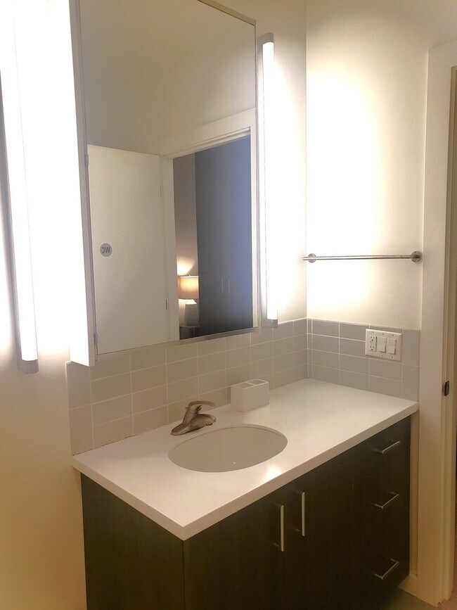 Building Photo - Furnished Condo in Overlook Neighborhood!